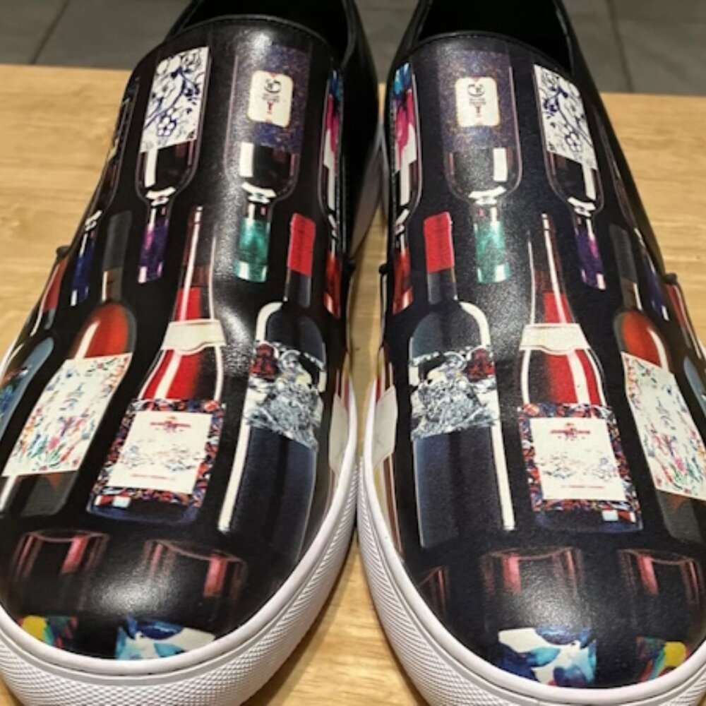 ROBERT GRAHAM Men's Black Wine Bottle Graphic Slip On Shoes-Size 8
